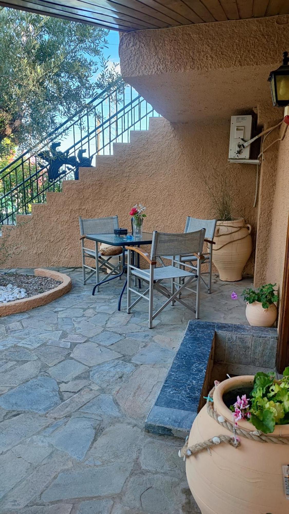 Evas Guesthouse Agioi Theodoroi Exterior foto