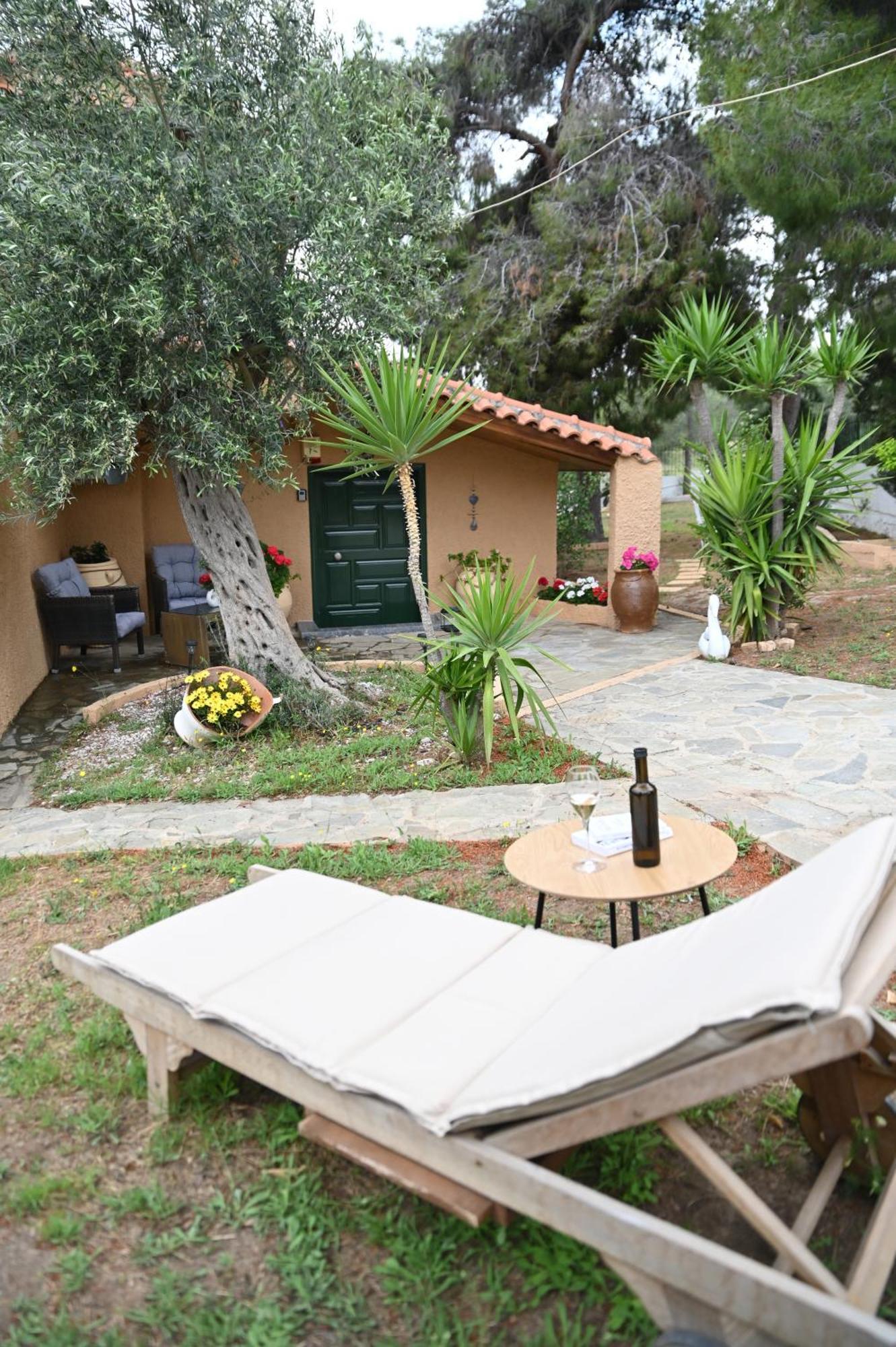 Evas Guesthouse Agioi Theodoroi Exterior foto